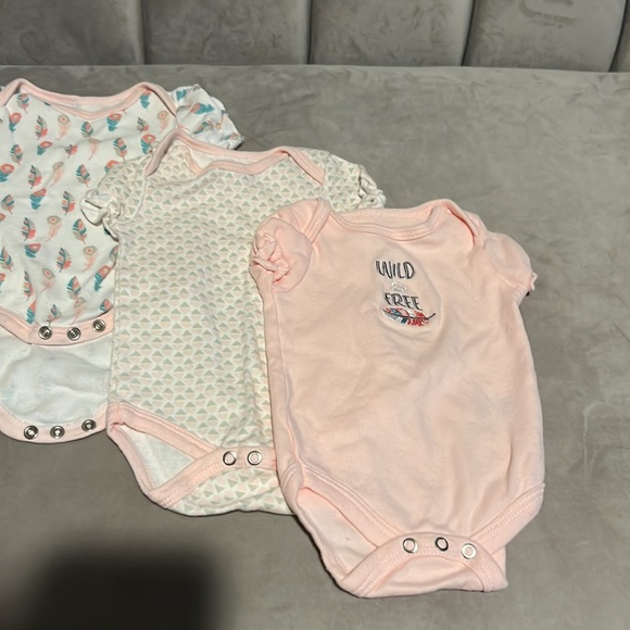Cribmates 0-3month onesies (lot of 3) - Picture 2 of 2